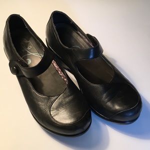 Dansko Mary Jane leather size 40 9.5/10 women’s